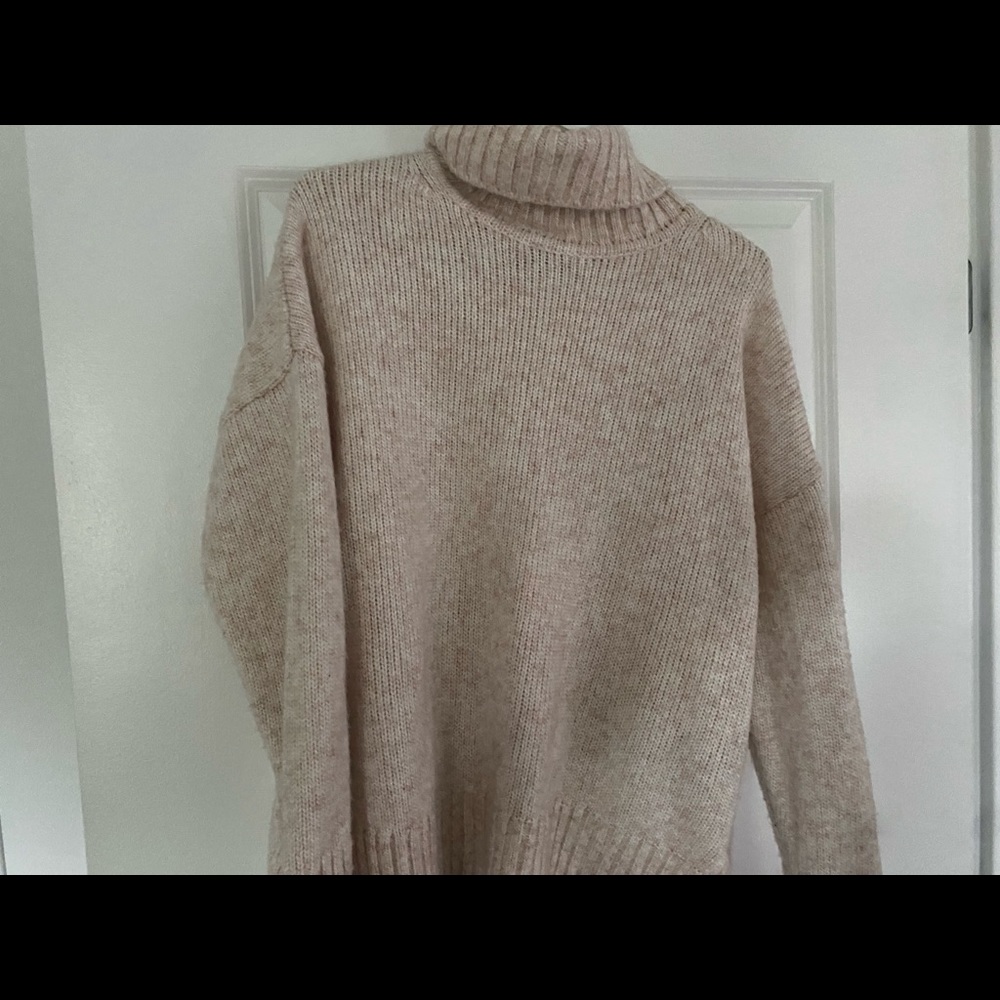 Banana republic turtleneck sweater light sparkly pink